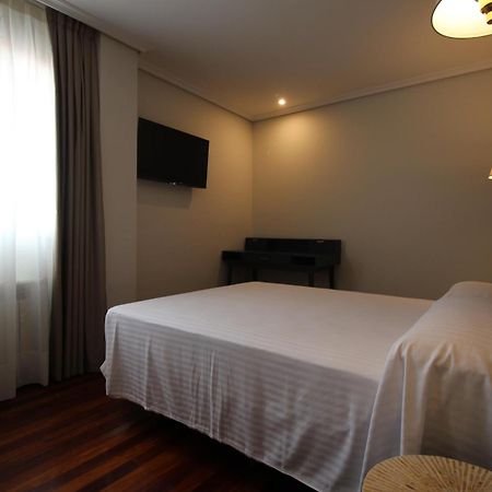 Hosteria De Adarzo Auto Check ซานตานเดร์ ภายนอก รูปภาพ