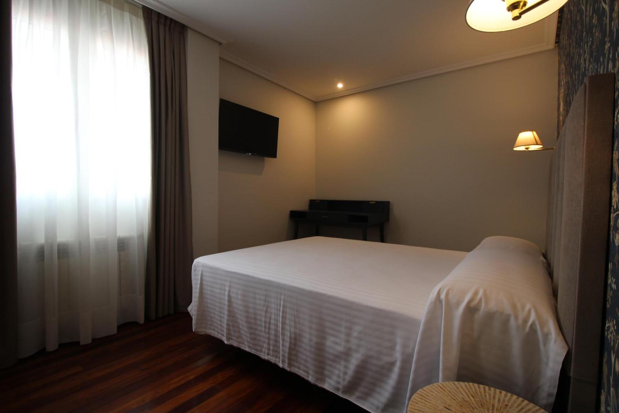 Hosteria De Adarzo Auto Check ซานตานเดร์ ภายนอก รูปภาพ