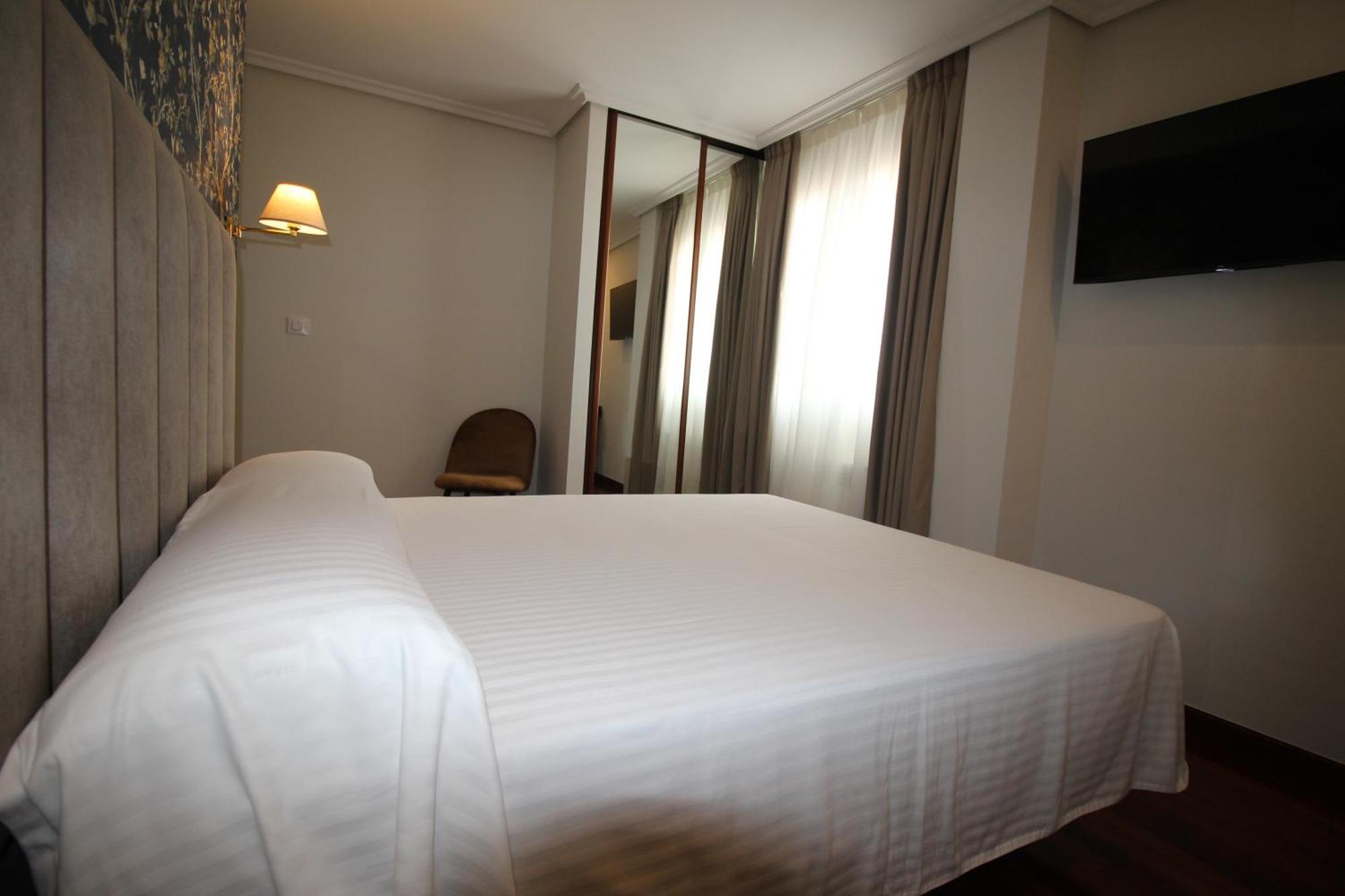 Hosteria De Adarzo Auto Check ซานตานเดร์ ภายนอก รูปภาพ
